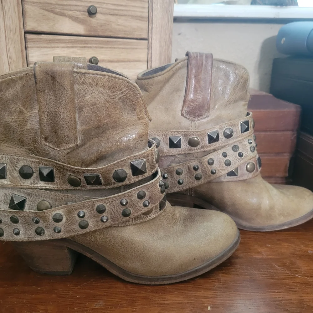 Corral Studded Tan Ankle Boots Size 7 - Picture 1 of 5